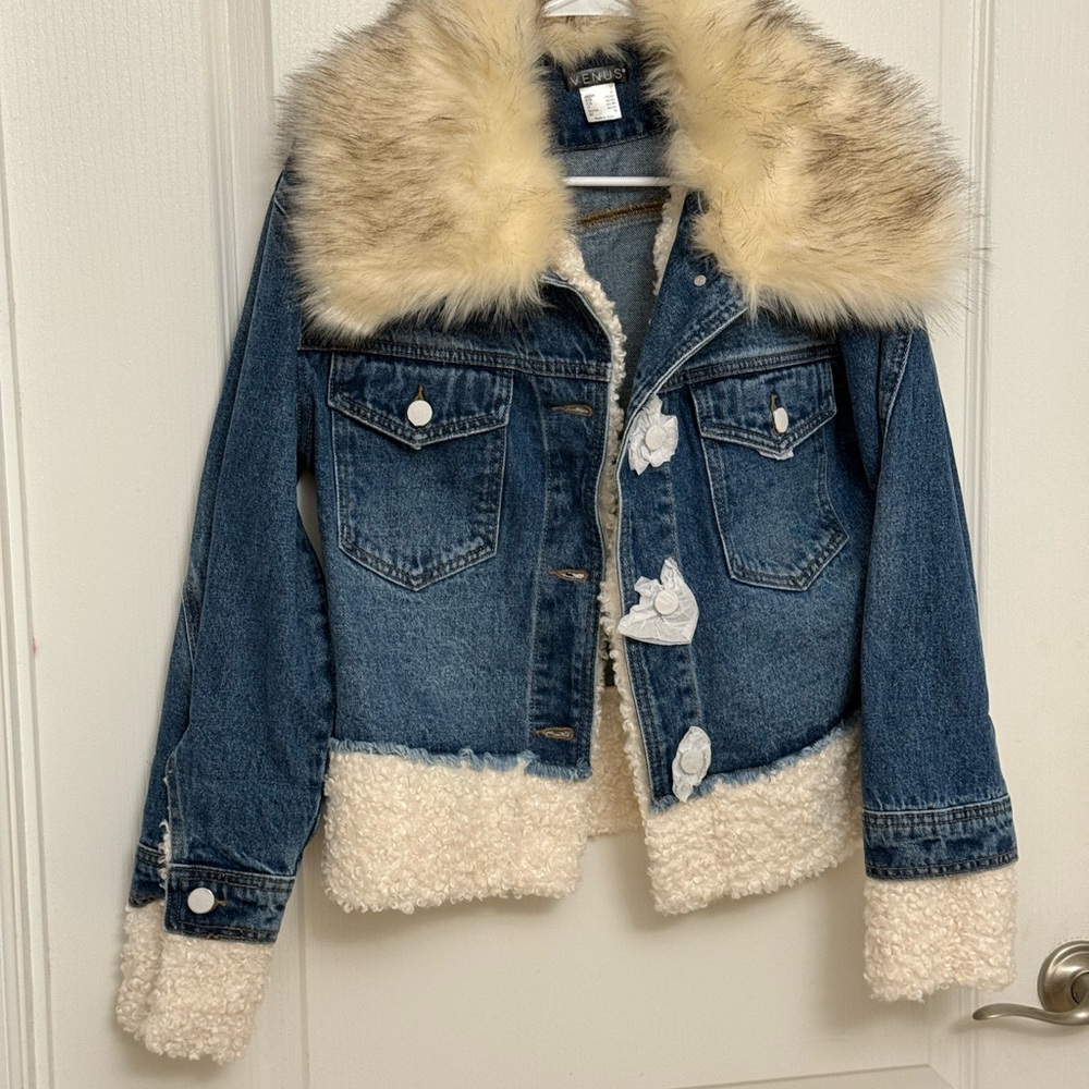 VENUS Blue Jean Jacket with Faux Fur Trim